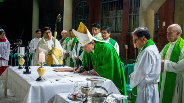 Toma de Posesión del Nuevo Párroco de la Parroquia Nuestra Señora de la Paz Toma de Posesión del Nuevo Párroco de la Parroquia Nuestra Señora de la Paz