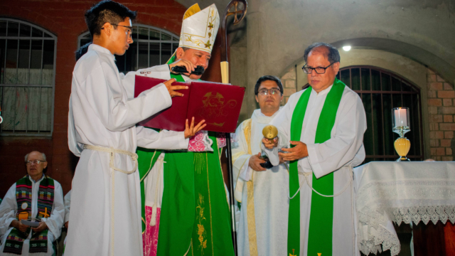 Toma de Posesión del Nuevo Párroco de la Parroquia Nuestra Señora de la Paz Toma de Posesión del Nuevo Párroco de la Parroquia Nuestra Señora de la Paz