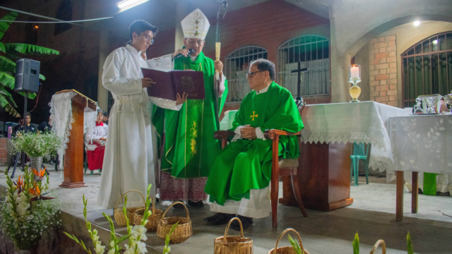 Toma de Posesión del Nuevo Párroco de la Parroquia Nuestra Señora de la Paz Toma de Posesión del Nuevo Párroco de la Parroquia Nuestra Señora de la Paz